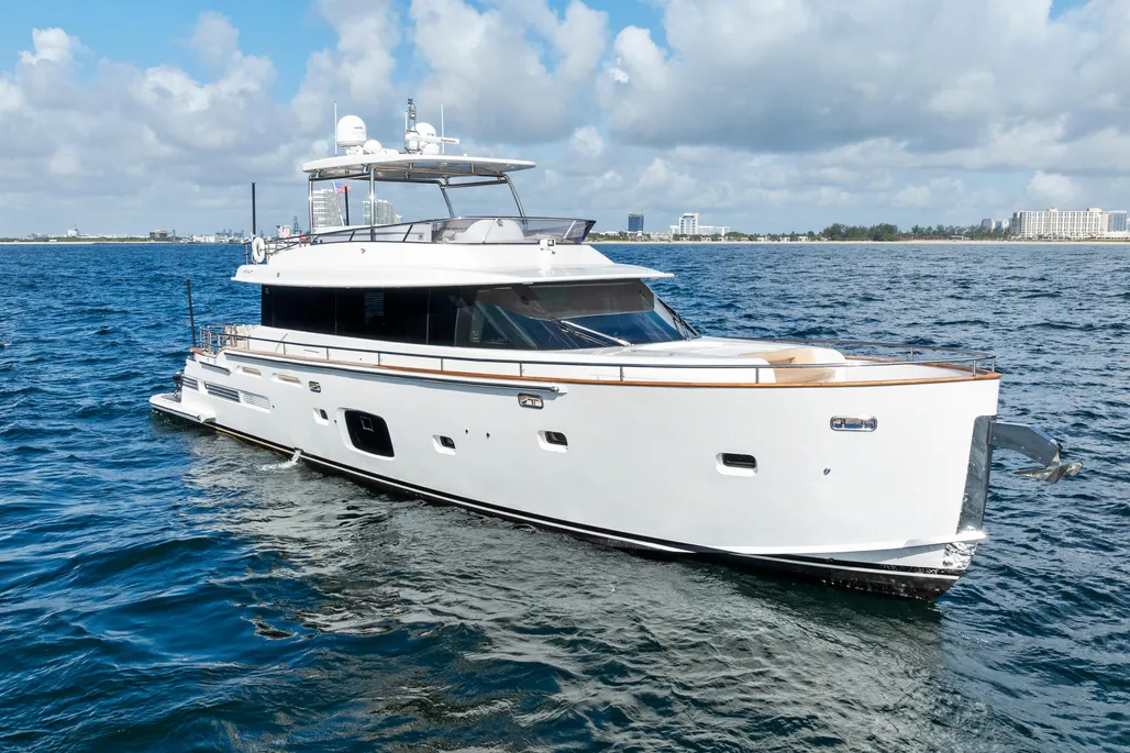 Yacht Photo 4